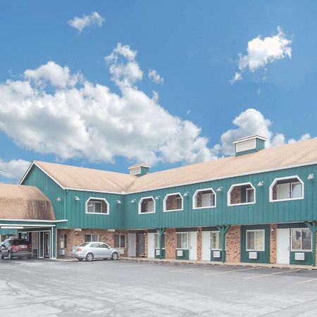 Days Inn By Wyndham Davenport Ia Dış mekan fotoğraf