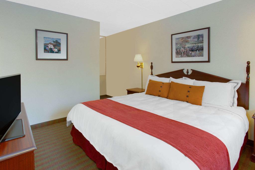 Days Inn By Wyndham Davenport Ia Dış mekan fotoğraf