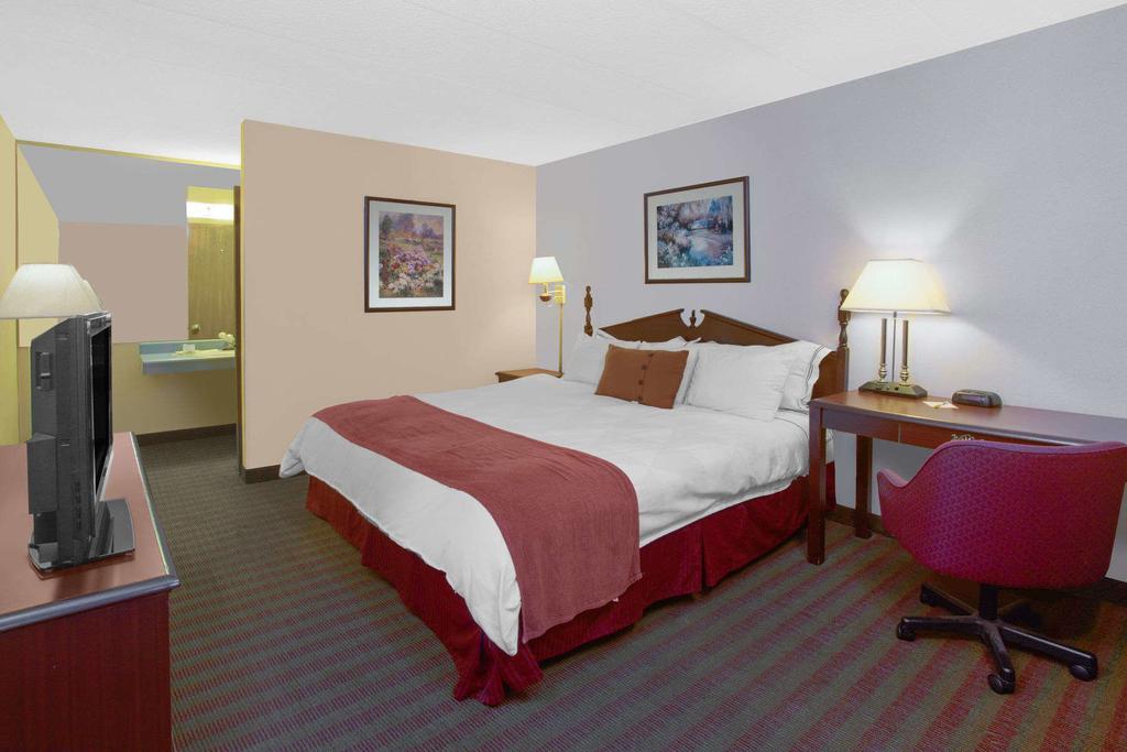 Days Inn By Wyndham Davenport Ia Dış mekan fotoğraf