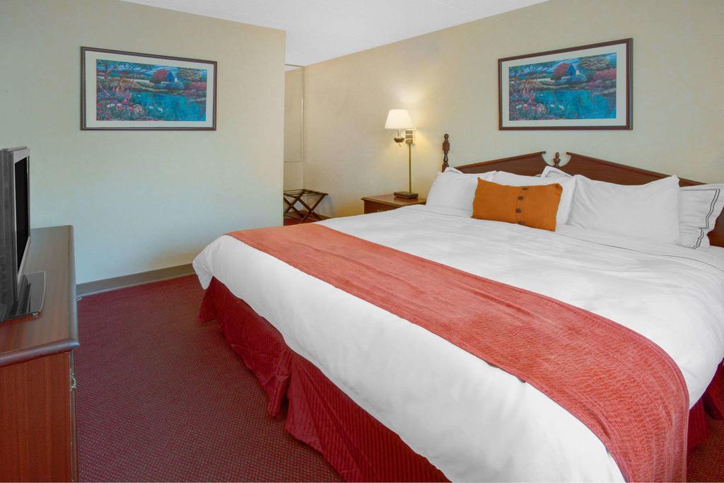 Days Inn By Wyndham Davenport Ia Dış mekan fotoğraf