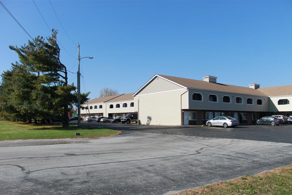 Days Inn By Wyndham Davenport Ia Dış mekan fotoğraf