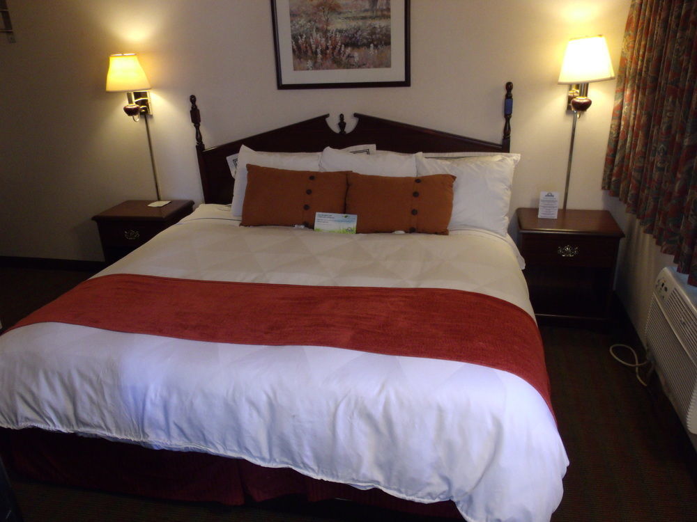 Days Inn By Wyndham Davenport Ia Dış mekan fotoğraf