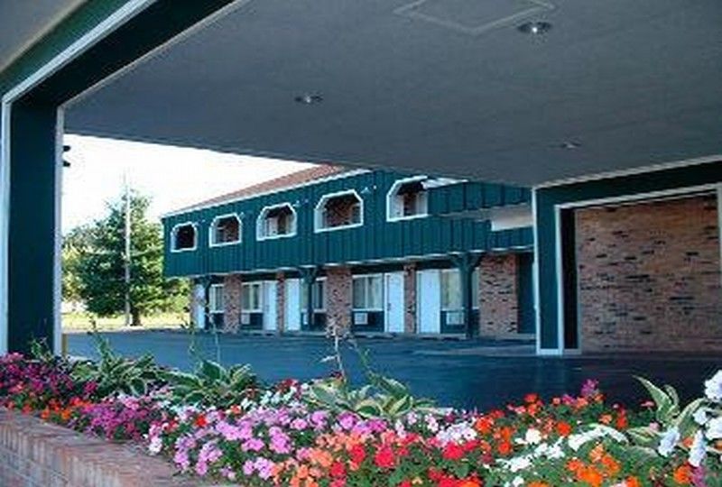 Days Inn By Wyndham Davenport Ia Dış mekan fotoğraf