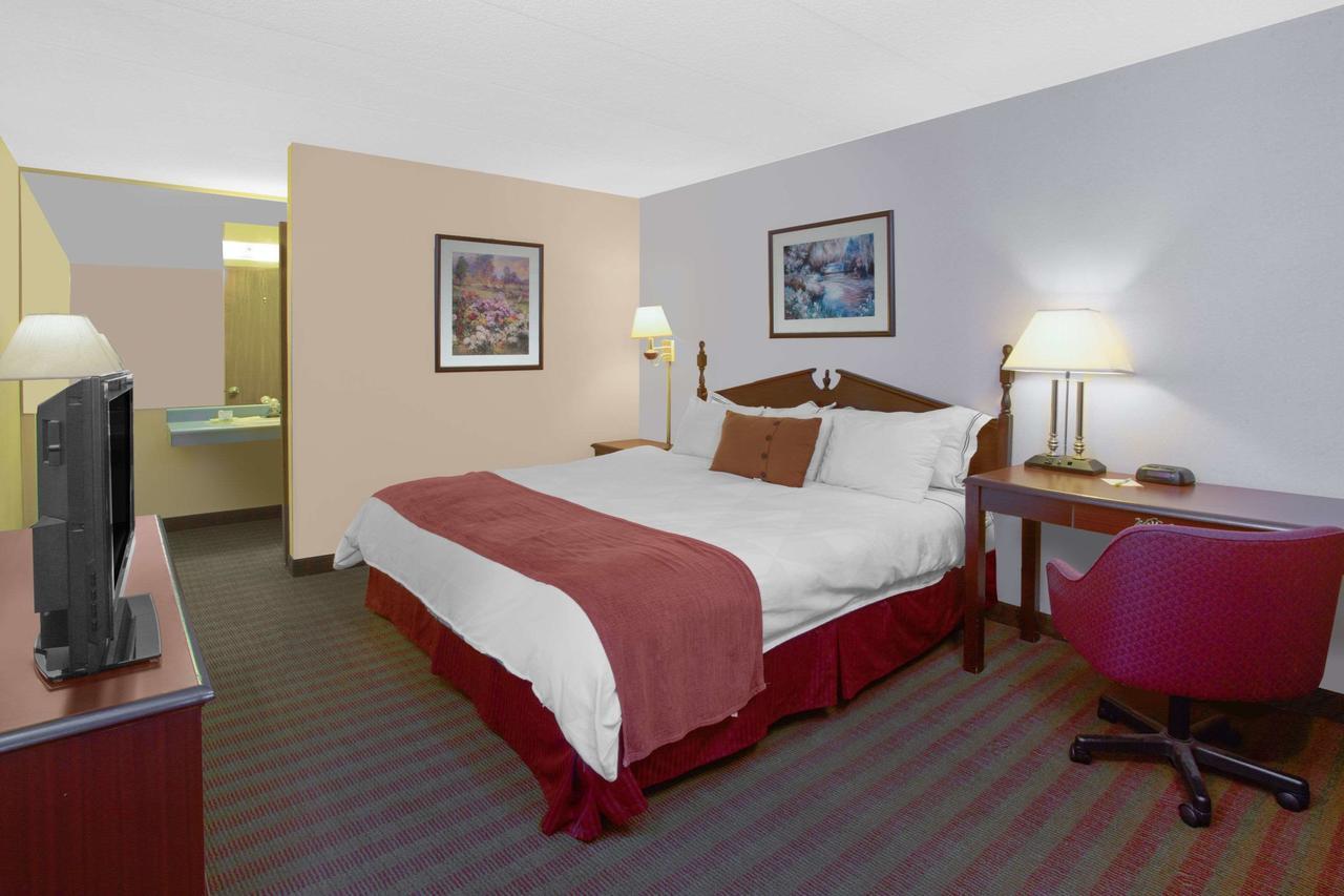 Days Inn By Wyndham Davenport Ia Dış mekan fotoğraf