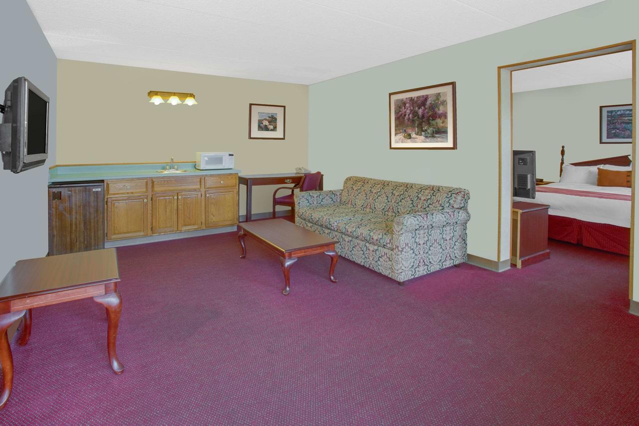 Days Inn By Wyndham Davenport Ia Dış mekan fotoğraf