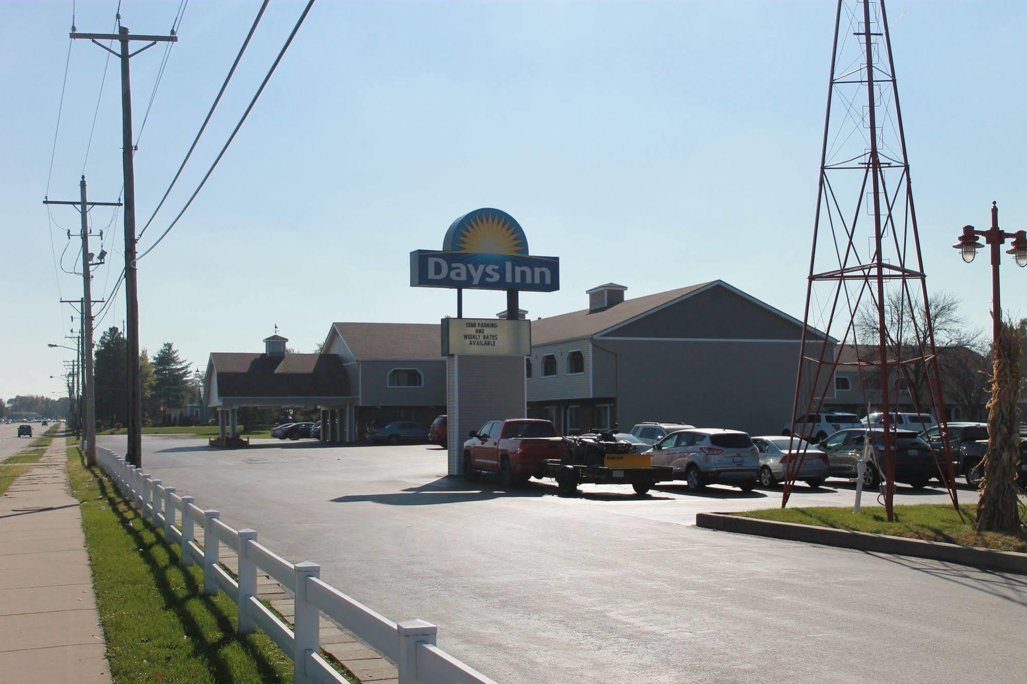 Days Inn By Wyndham Davenport Ia Dış mekan fotoğraf