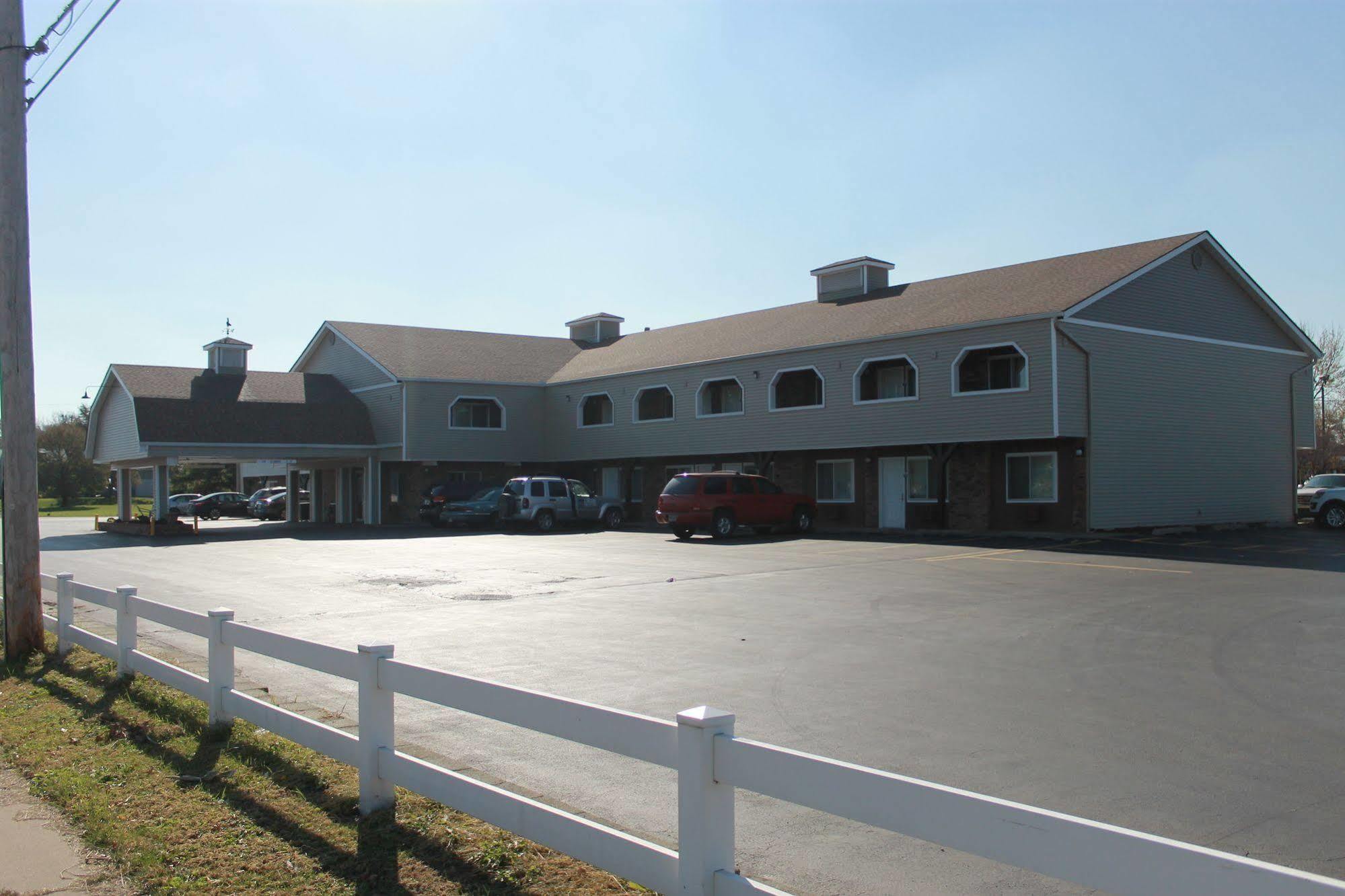 Days Inn By Wyndham Davenport Ia Dış mekan fotoğraf
