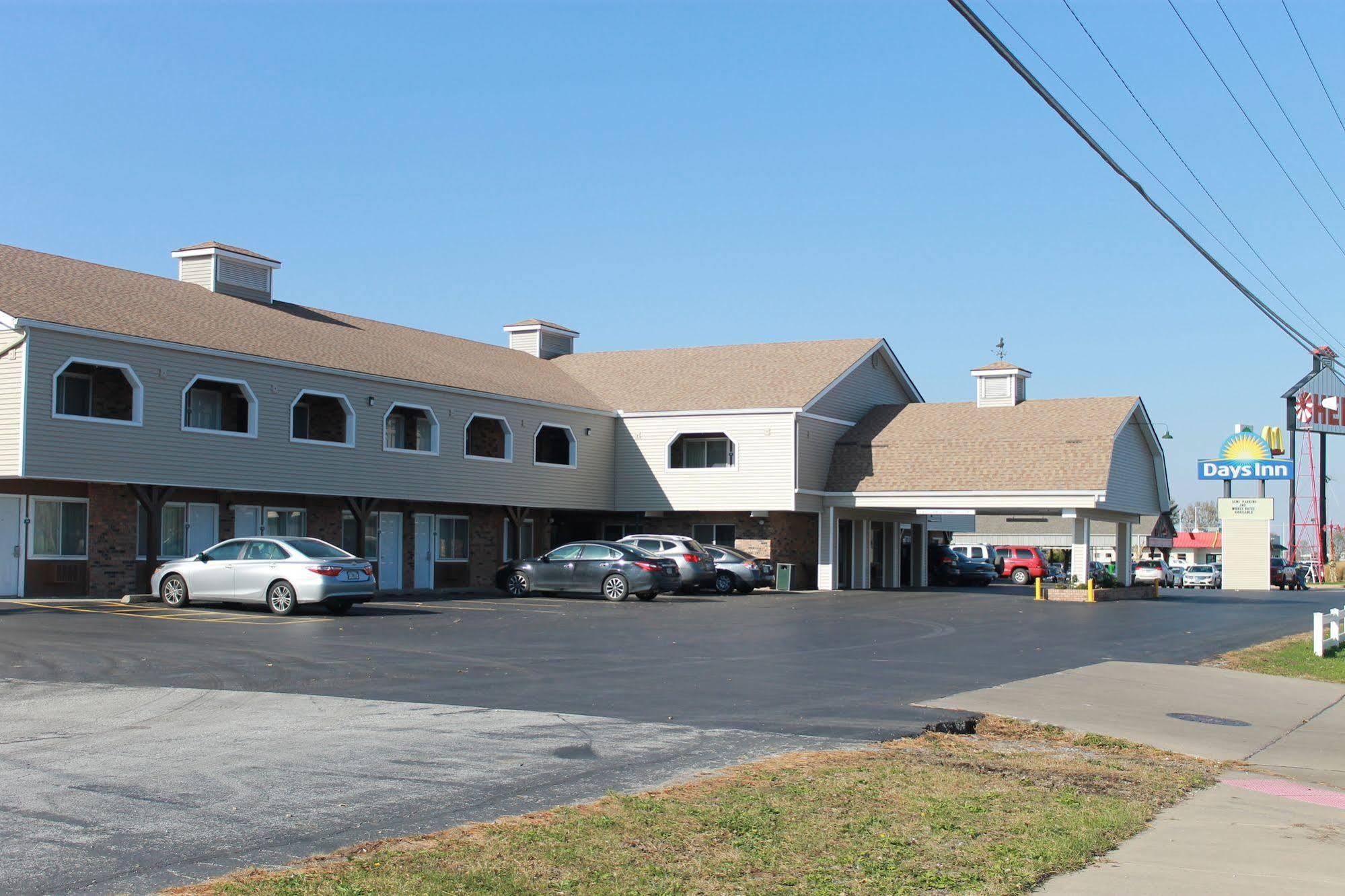 Days Inn By Wyndham Davenport Ia Dış mekan fotoğraf
