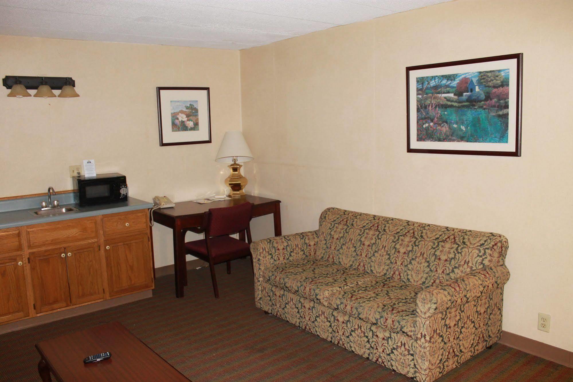 Days Inn By Wyndham Davenport Ia Dış mekan fotoğraf
