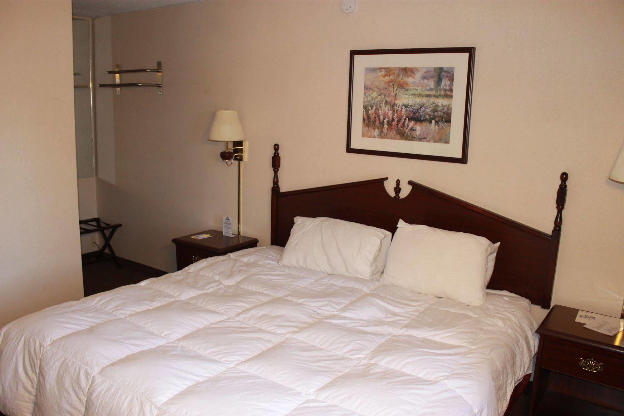Days Inn By Wyndham Davenport Ia Dış mekan fotoğraf