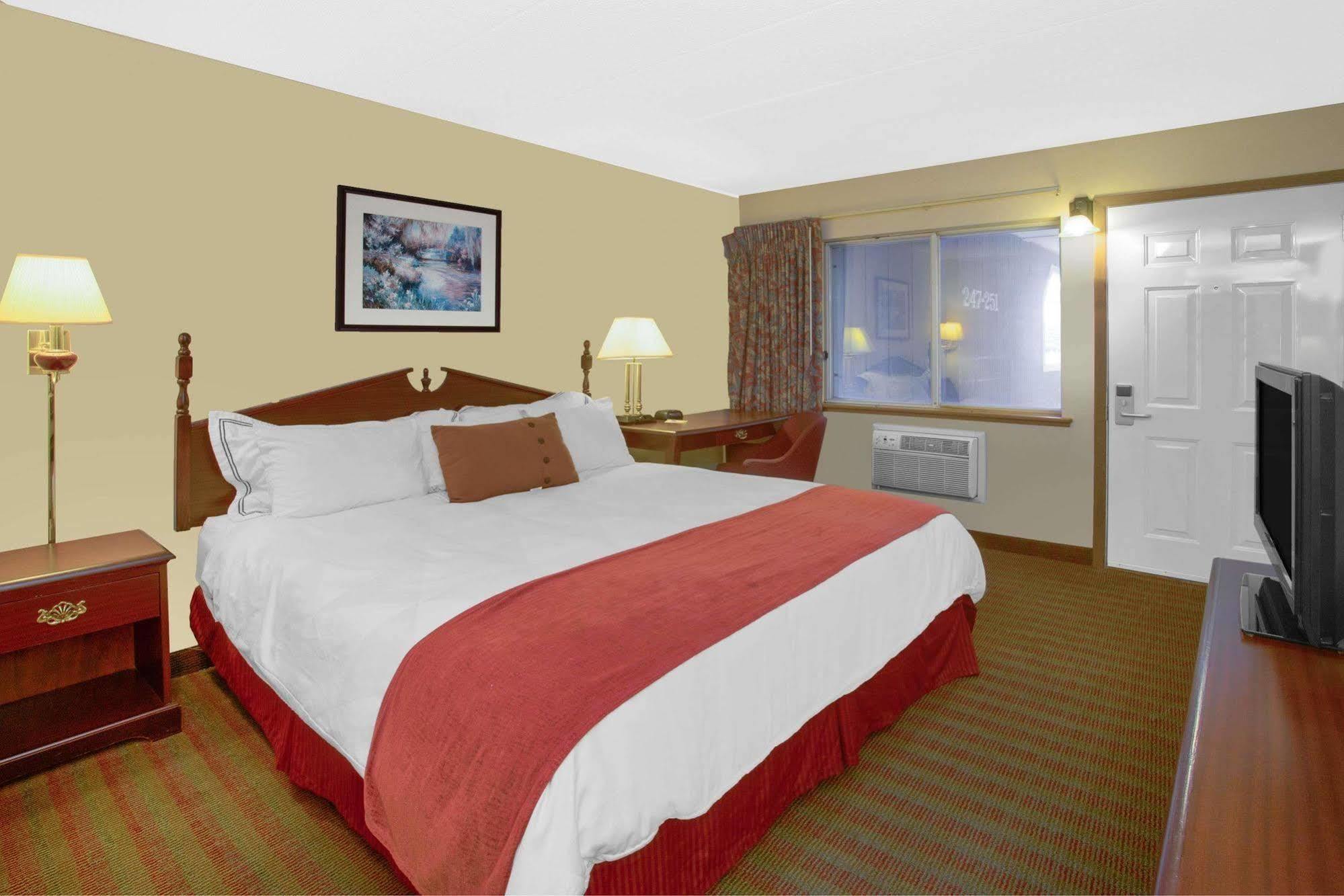Days Inn By Wyndham Davenport Ia Dış mekan fotoğraf