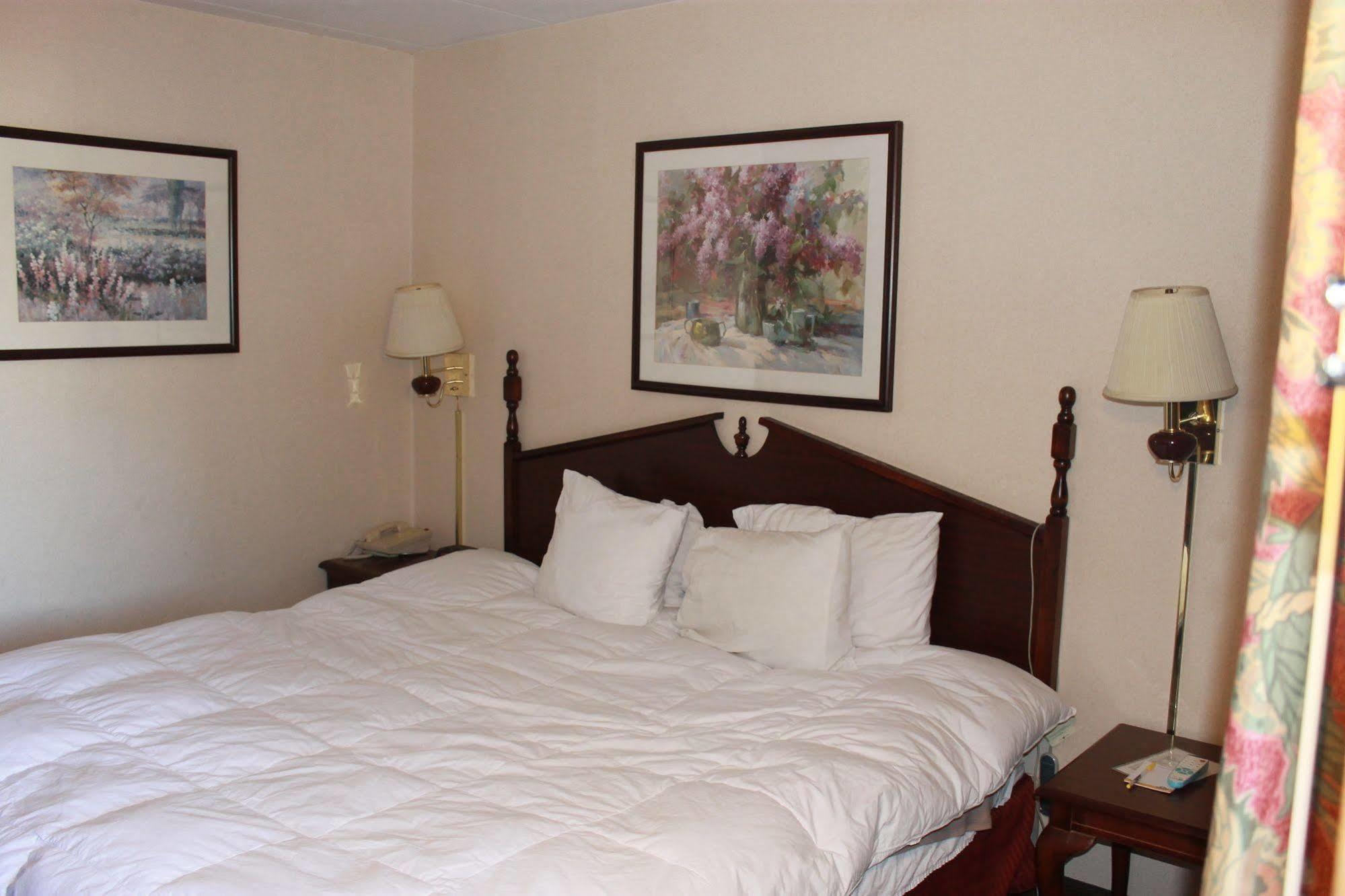 Days Inn By Wyndham Davenport Ia Dış mekan fotoğraf