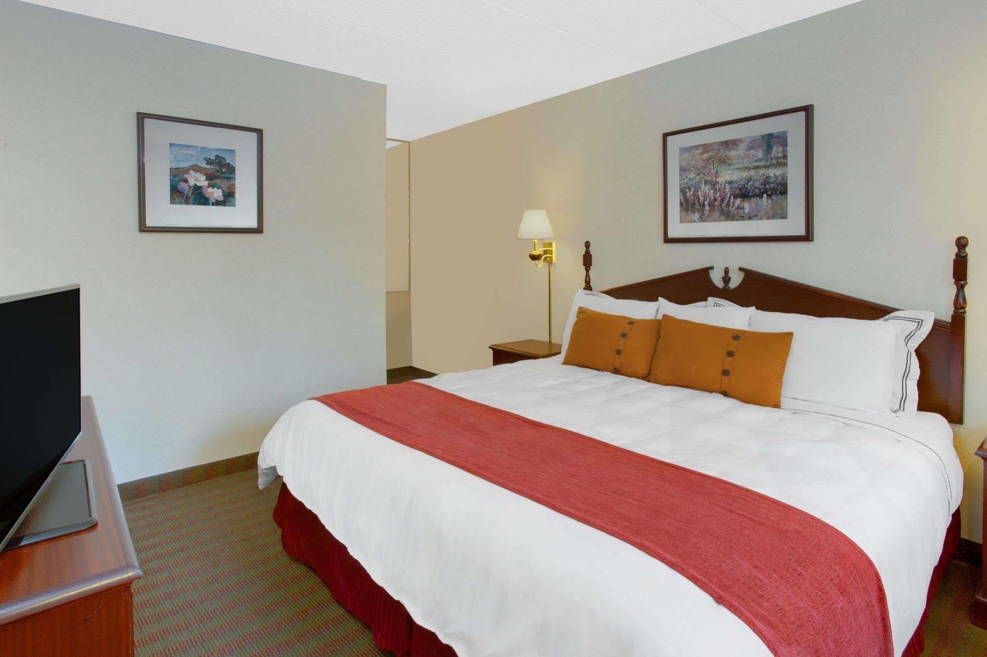 Days Inn By Wyndham Davenport Ia Dış mekan fotoğraf