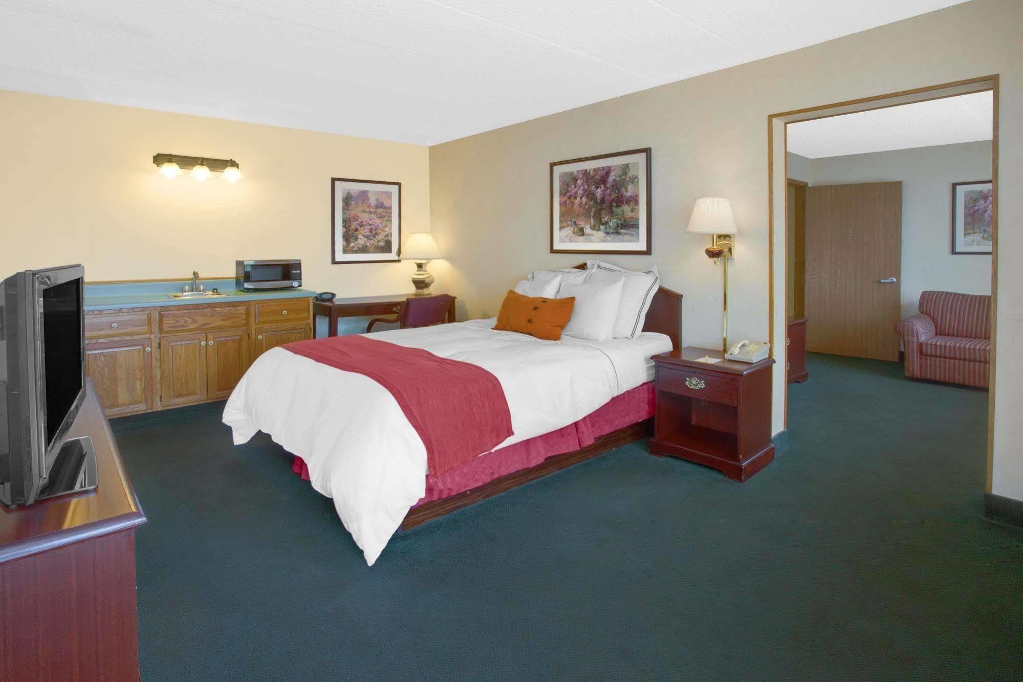 Days Inn By Wyndham Davenport Ia Dış mekan fotoğraf