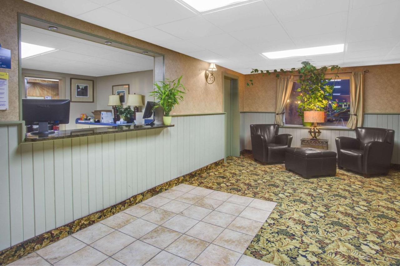 Days Inn By Wyndham Davenport Ia Dış mekan fotoğraf